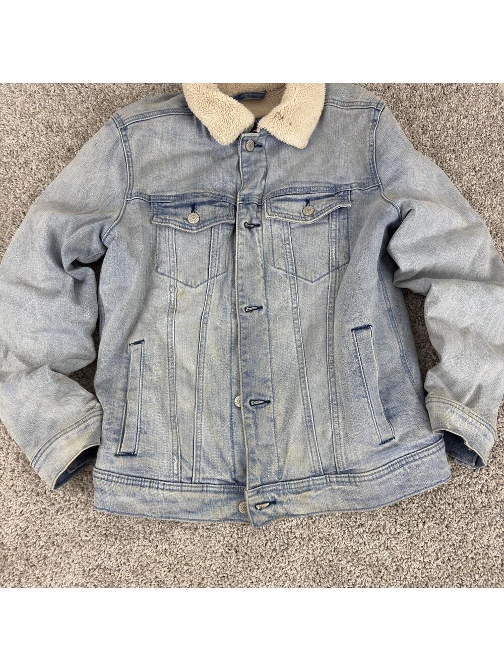 Hollister sherpa lined denim jacket ❄️